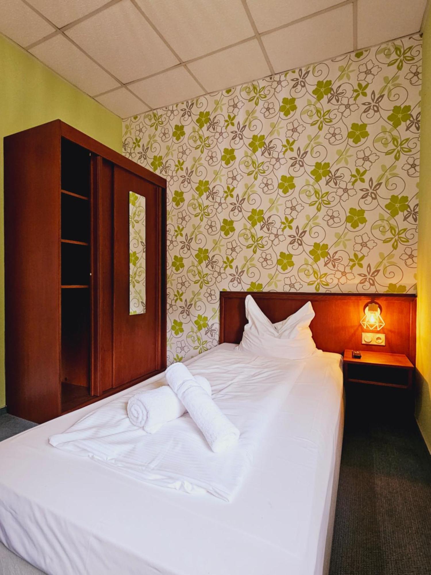 Ikura Hotel Self-Check-In Lutherstadt Eisleben Esterno foto